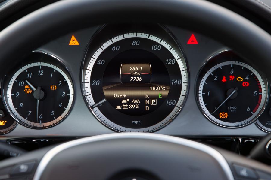  Mercedes-Benz E300 Hybrid Saloon 2012 года  (фото 21 из 58)